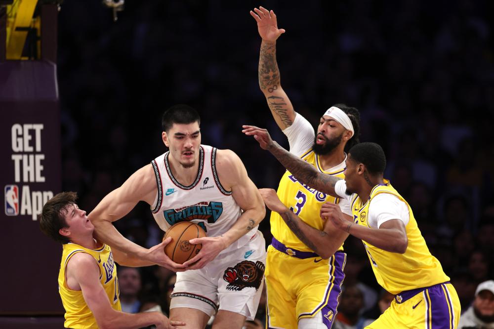 球员频频受 球员频频受