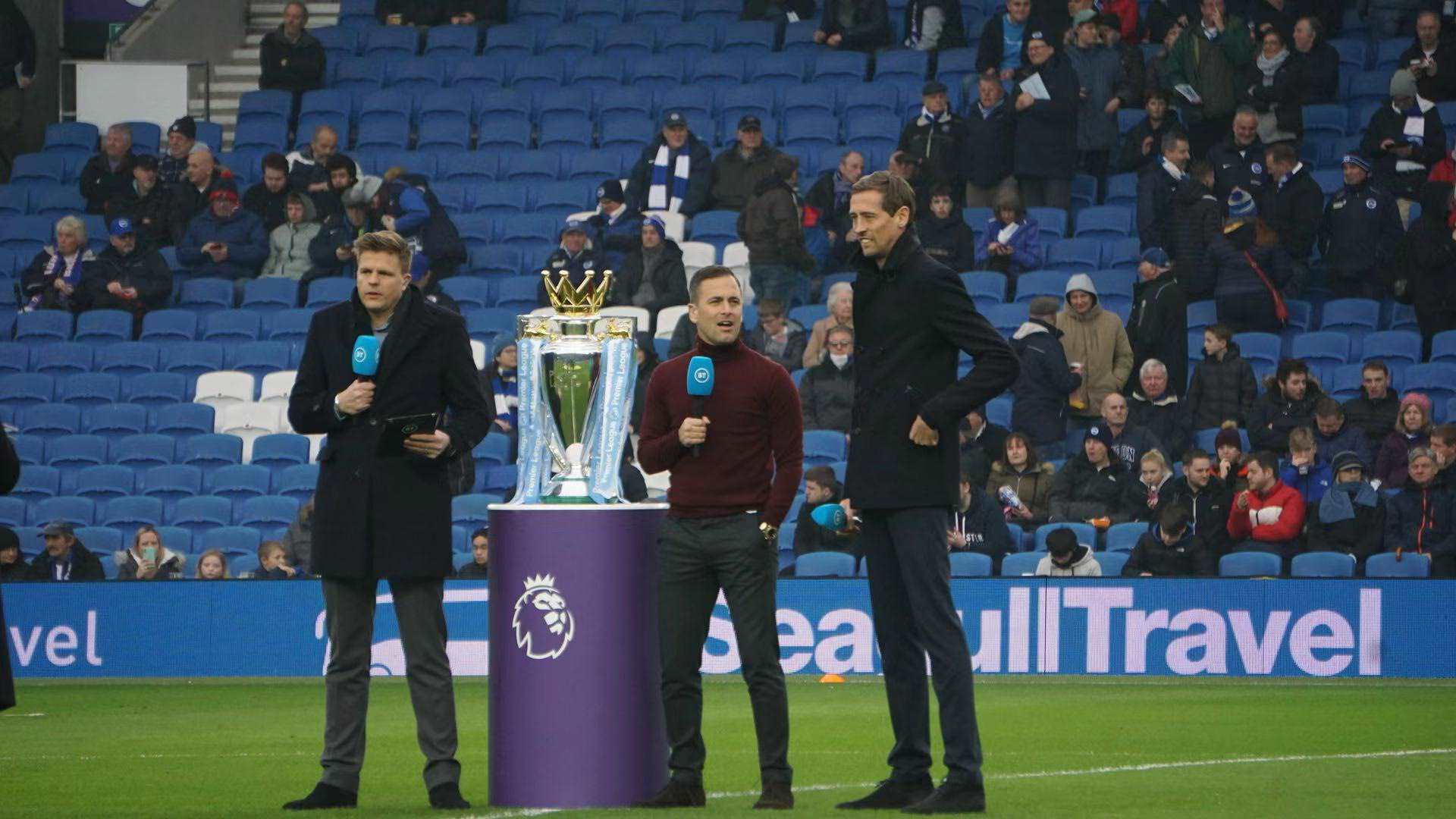 特权背后其 特权背后其